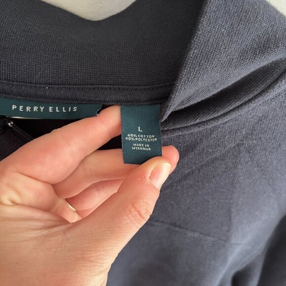 Perry Ellis Navy Sweater Size Large mock neck features a quarter zip - Picture 2 of 8